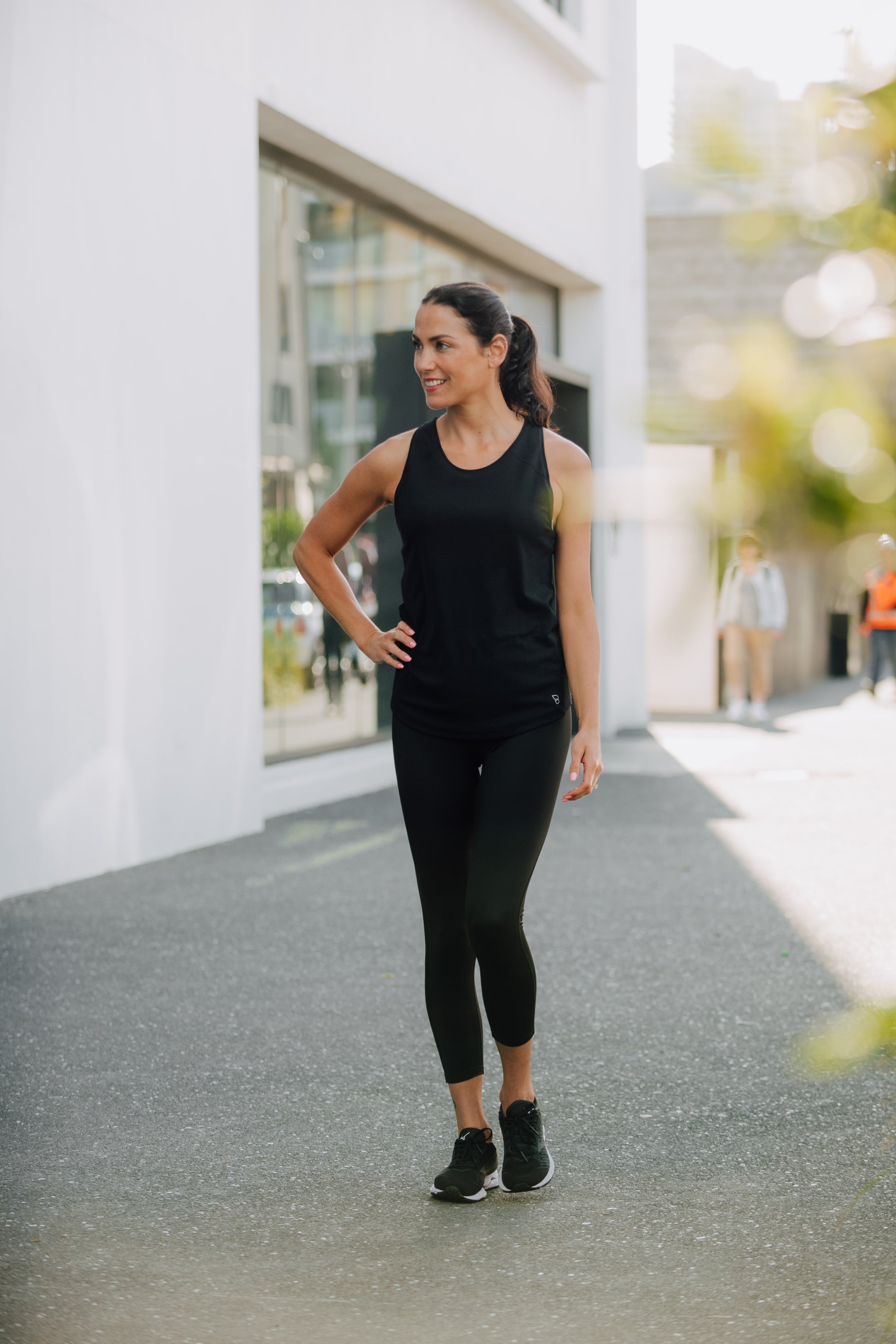 With zero sheerness these mid-rise tights look great. They offer muscle support and a zero sheerness.
